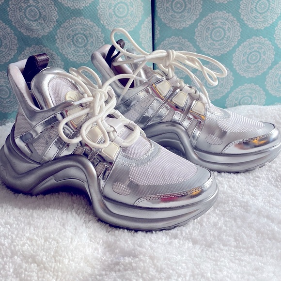 Louis Vuitton sneakers - Picture 1 of 6